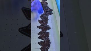 50.000 τμχ / ημέρα! Μηχάνημα σήμανσης παπουτσιών που αντικαθιστά 6 εργάτες