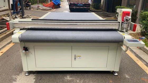 Καλή τιμή 200-2600mm/s Μηχανή κοπής χωρίς πετσέτα για υλικό ελαστικού PVC σε απευθείας σύνδεση