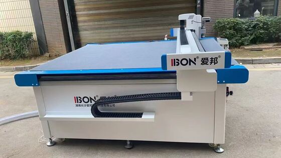 Καλή τιμή Μηχανή κοπής δέρματος καθίσματος αυτοκινήτου ∆ιάλυση κοπής CNC υψηλής ακρίβειας για εσωτερικά οχήματα σε απευθείας σύνδεση